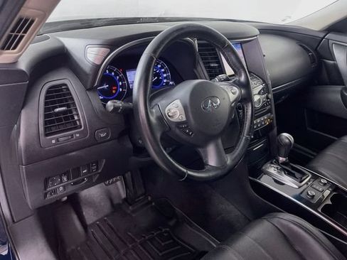 Used 2017 INFINITI QX70 AWD w/ Premium Package image 10