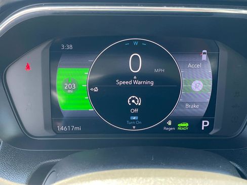 Used 2022 Chevrolet Bolt EUV LT w/ Comfort Package image 17