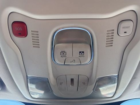 Used 2018 Jeep Renegade Limited w/ UConnect 8.4 Nav Group image 31