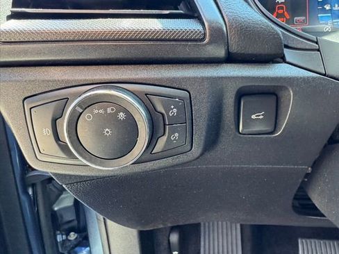 Used 2018 Ford Fusion SE w/ Equipment Group 201A FWD image 25