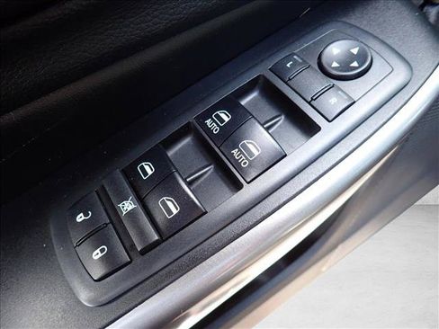 Used 2019 Jeep Cherokee Latitude Plus w/ Comfort/Convenience Group AWD/4WD image 13