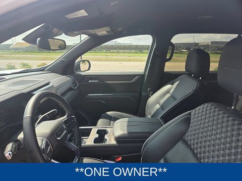 Used 2025 GMC Acadia Denali AWD/4WD image 12