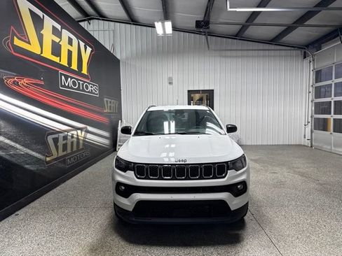 Used 2024 Jeep Compass Latitude w/ Altitude Special Edition AWD/4WD image 18