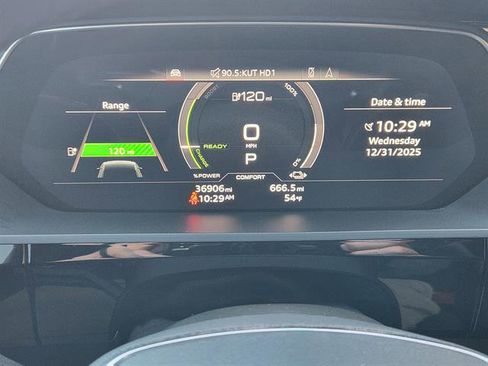 Used 2022 Audi e-tron Premium Plus w/ Premium Plus Package image 11