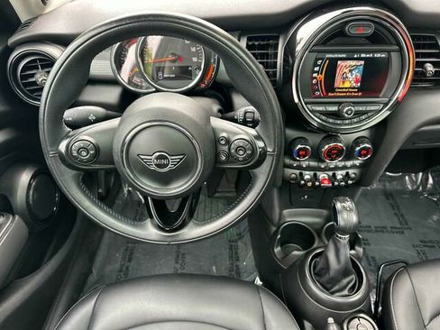 Used 2019 MINI Cooper 4-Door Hardtop w/ Premium Package image 16