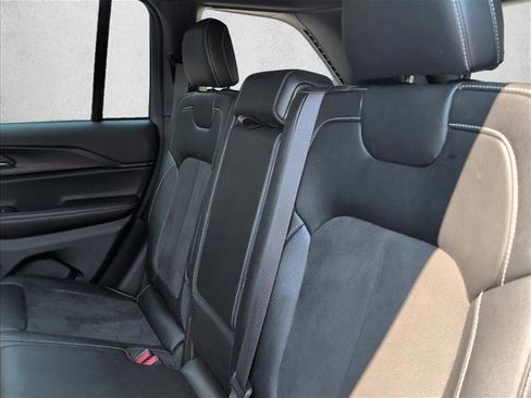 Used 2024 Jeep Grand Cherokee Altitude AWD/4WD image 18