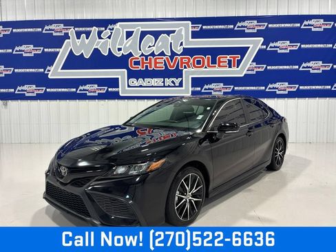 Used 2024 Toyota Camry SE w/ Cold Weather Package FWD image 1