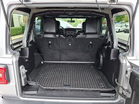 Used 2018 Jeep Wrangler Unlimited Sahara AWD/4WD image 29