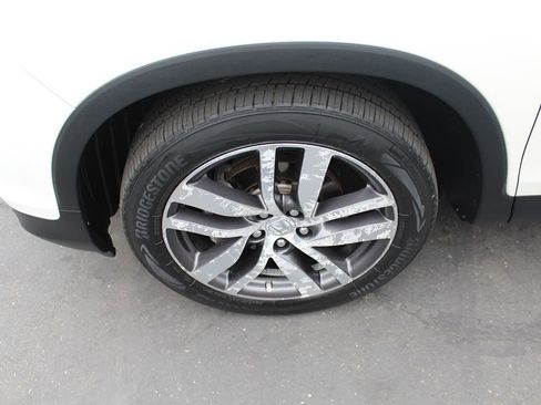 Used 2016 Honda Pilot Touring image 11