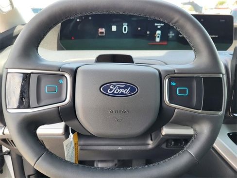 New 2025 Ford Expedition Active image 3