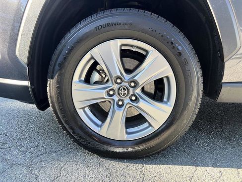 Used 2022 Toyota RAV4 LE AWD/4WD image 8