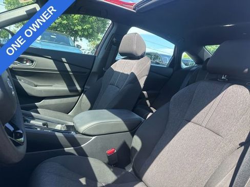 Used 2025 Honda Accord Sport image 3