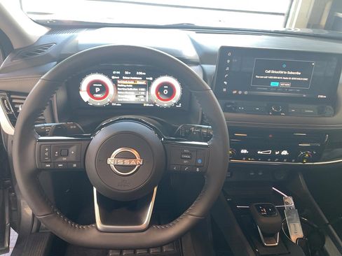 Used 2024 Nissan Rogue SL image 15