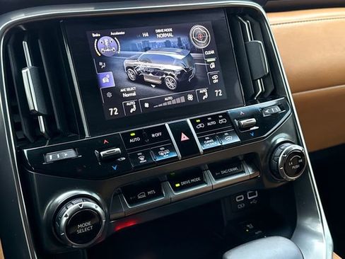 Used 2024 Lexus LX 600 4WD w/ Luxury Package image 27