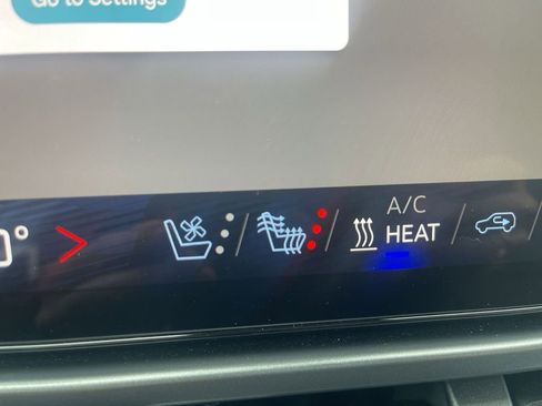 Used 2024 Chevrolet Equinox EV RS image 28