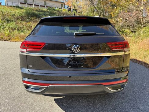 Used 2022 Volkswagen Atlas Cross Sport SE w/ Panoramic Sunroof Package image 7