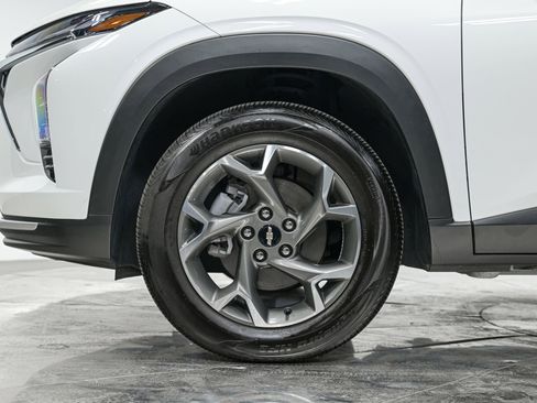 Used 2024 Chevrolet Trax LT FWD image 3