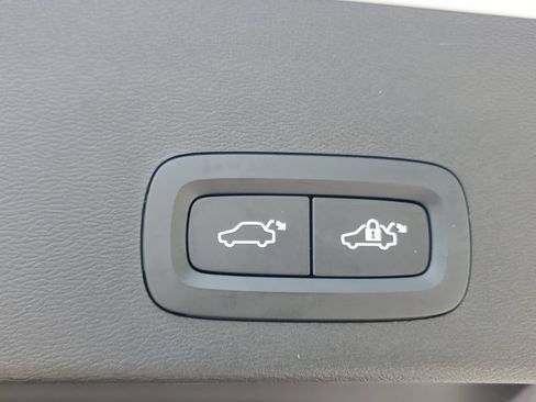 Certified 2026 Volvo XC40 B5 Plus AWD/4WD image 10