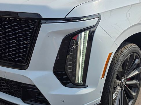 Used 2025 Cadillac Escalade V AWD/4WD image 3