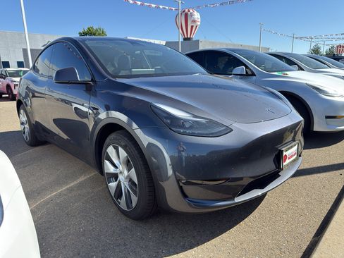Used 2023 Tesla Model Y Long Range AWD/4WD image 30