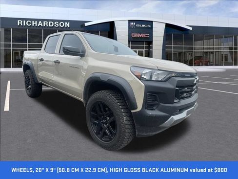 Used 2023 Chevrolet Colorado Trail Boss w/ Technology Package AWD/4WD image 3