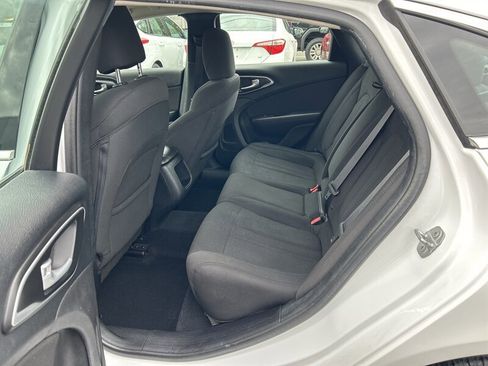 Used 2016 Chrysler 200 Limited w/ Convenience Group image 10