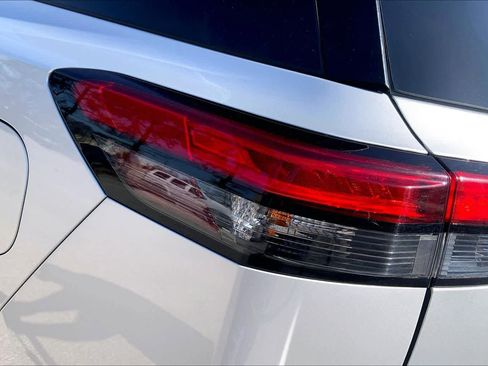 Used 2025 Nissan Pathfinder SV image 29