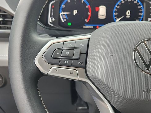 Used 2022 Volkswagen Taos SEL image 8