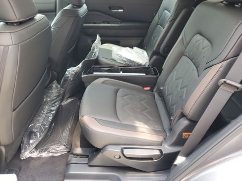 New 2026 Nissan Pathfinder Platinum FWD image 21