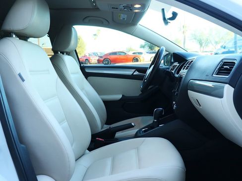 Used 2017 Volkswagen Jetta SE image 34