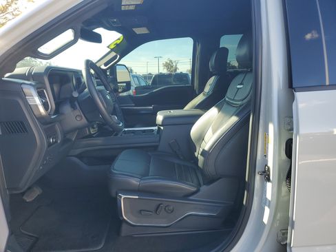 Used 2025 Ford F250 Platinum image 19