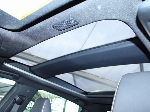 Used 2023 Toyota Crown Limited image 6