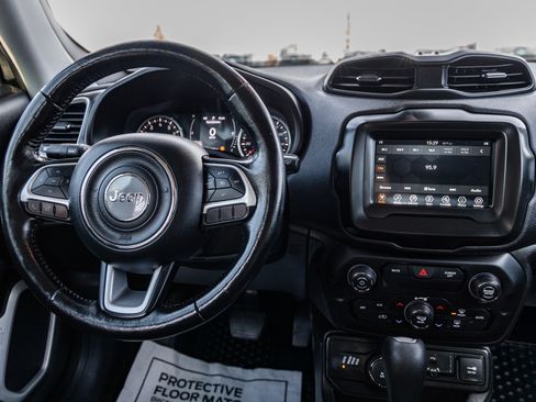 Used 2018 Jeep Renegade Latitude w/ Cold Weather Group AWD/4WD image 15