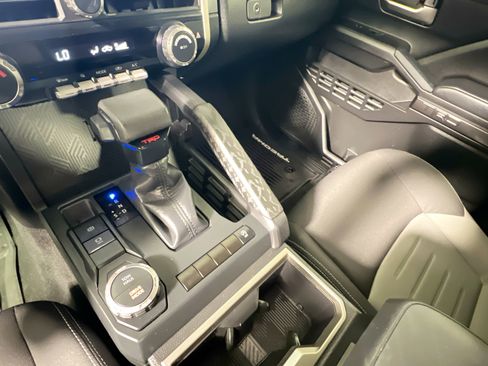 Used 2024 Toyota Tacoma TRD Sport image 26