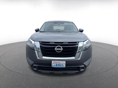 Used 2025 Nissan Pathfinder SV AWD/4WD image 2