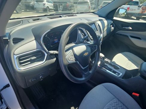 Used 2022 Chevrolet Equinox LT FWD image 2