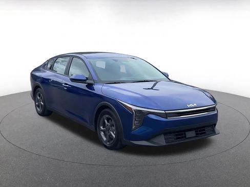 Used 2025 Kia K4 LXS image 2