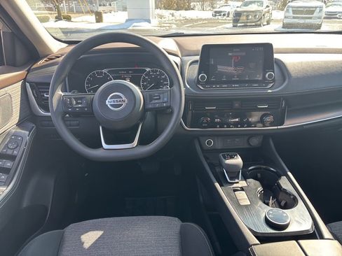 Used 2021 Nissan Rogue SV image 26