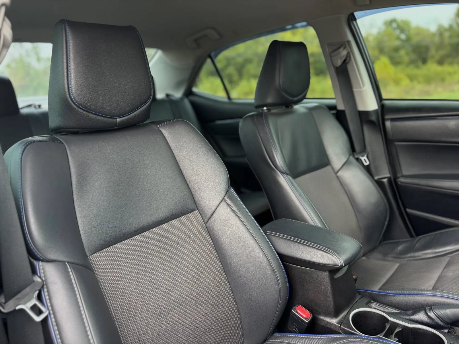 Used 2017 Toyota Corolla SE w/ Carpet Mat Package (TMS) FWD image 19