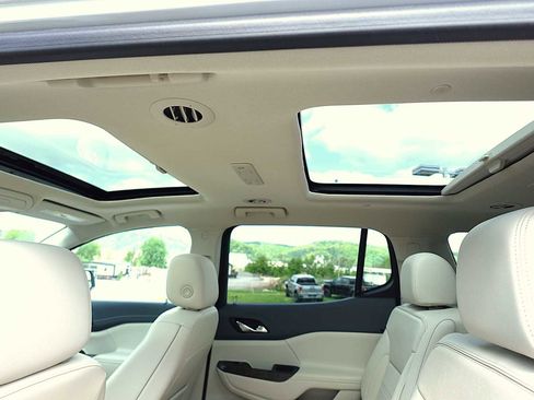 Used 2023 GMC Acadia Denali w/ Denali Ultimate Package AWD/4WD image 28