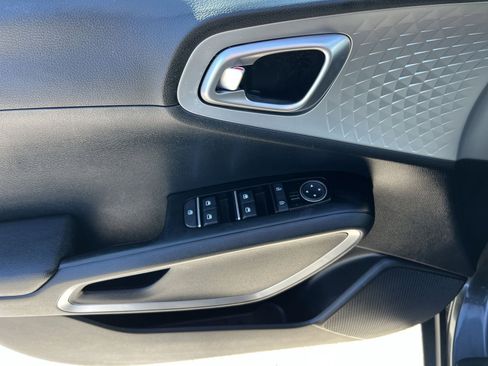 Used 2022 Kia Soul LX w/ Technology Package image 14
