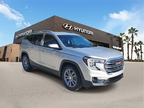 Used 2022 GMC Terrain SLT w/ Infotainment Package II image 4