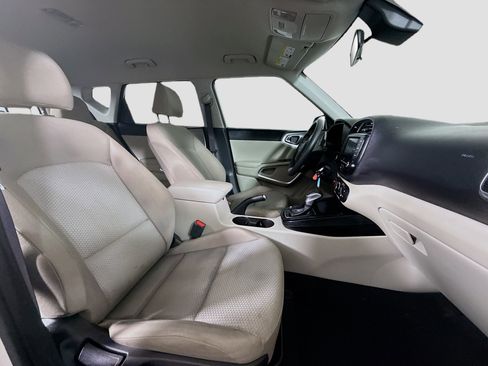 Used 2024 Kia Soul LX FWD image 28