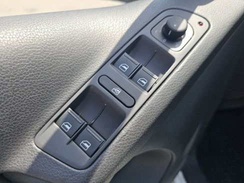 Used 2013 Volkswagen Tiguan S AWD/4WD image 27