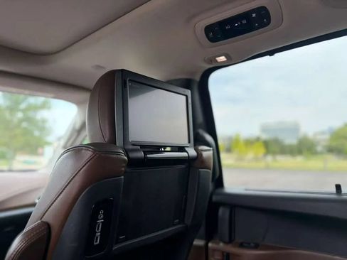 Used 2017 Chrysler Pacifica Limited w/ UConnect Theater Package FWD image 22