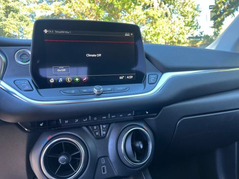 Used 2025 Chevrolet Blazer LT FWD image 20