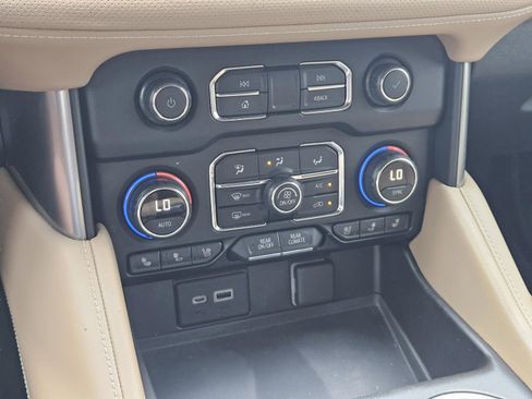 Used 2021 Chevrolet Tahoe Premier w/ Premium Package RWD image 17