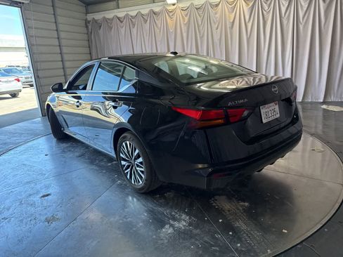 Used 2025 Nissan Altima 2.5 SV FWD image 7
