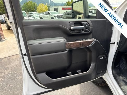 Used 2022 GMC Sierra 3500 Denali w/ Technology Package AWD/4WD image 17
