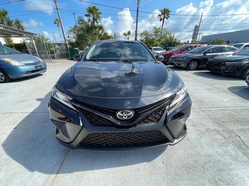 Used 2020 Toyota Camry SE FWD image 1